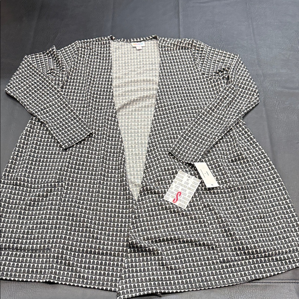 Small Lularoe Caroline Black and White Patterned Open Cardigan NWT